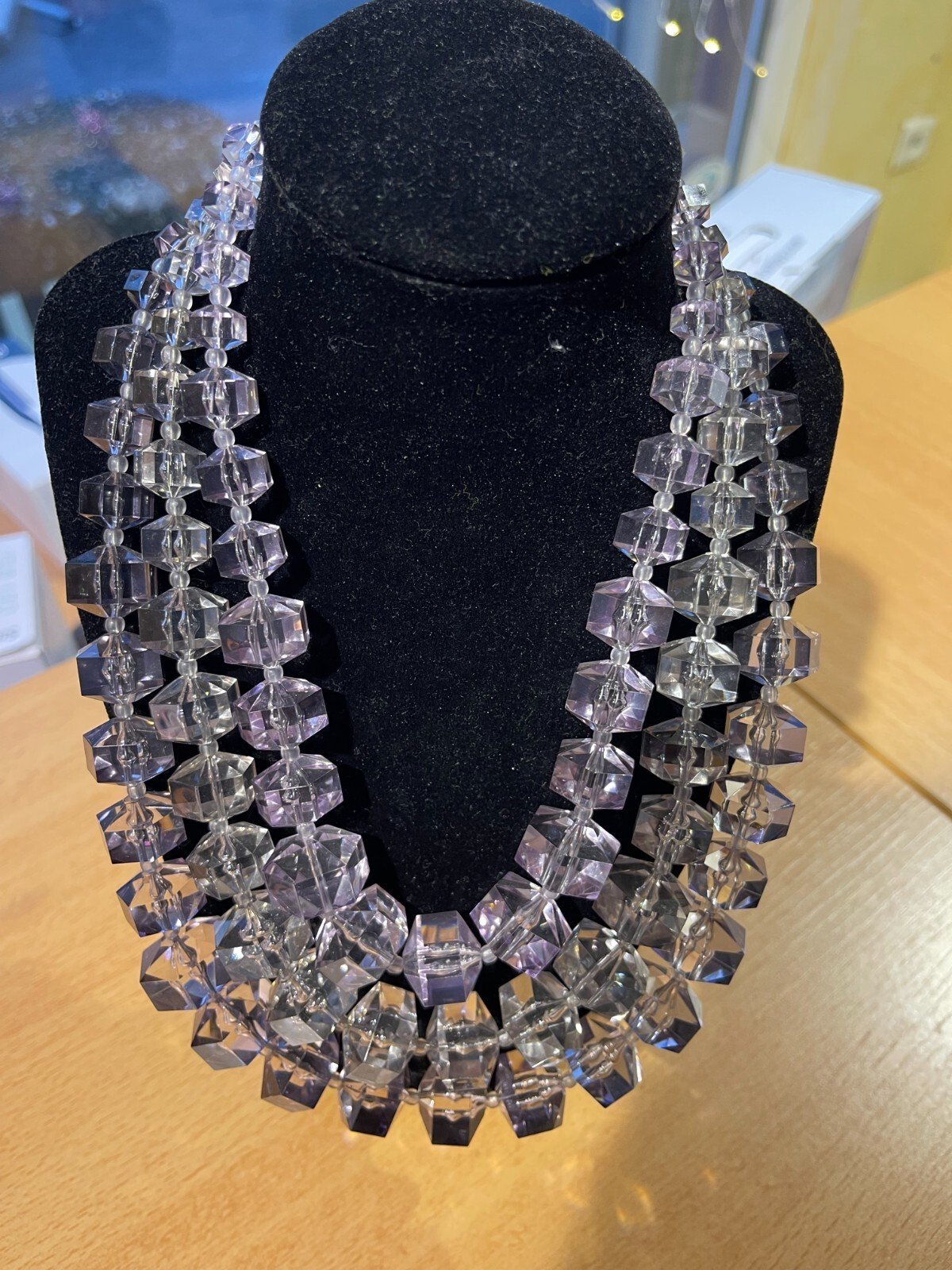 Collier|Emporio ArmanI|3 rangs de perles transparentes violettes - Image 2