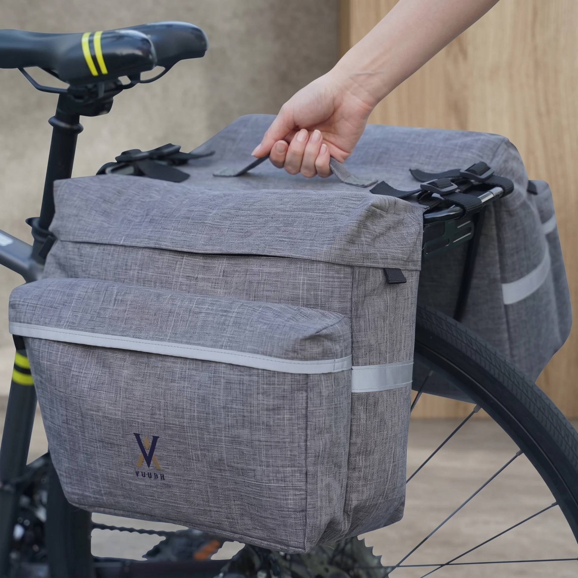 Sacoche Vélo 30L Imperméable Porte Bagage Réfléchissante