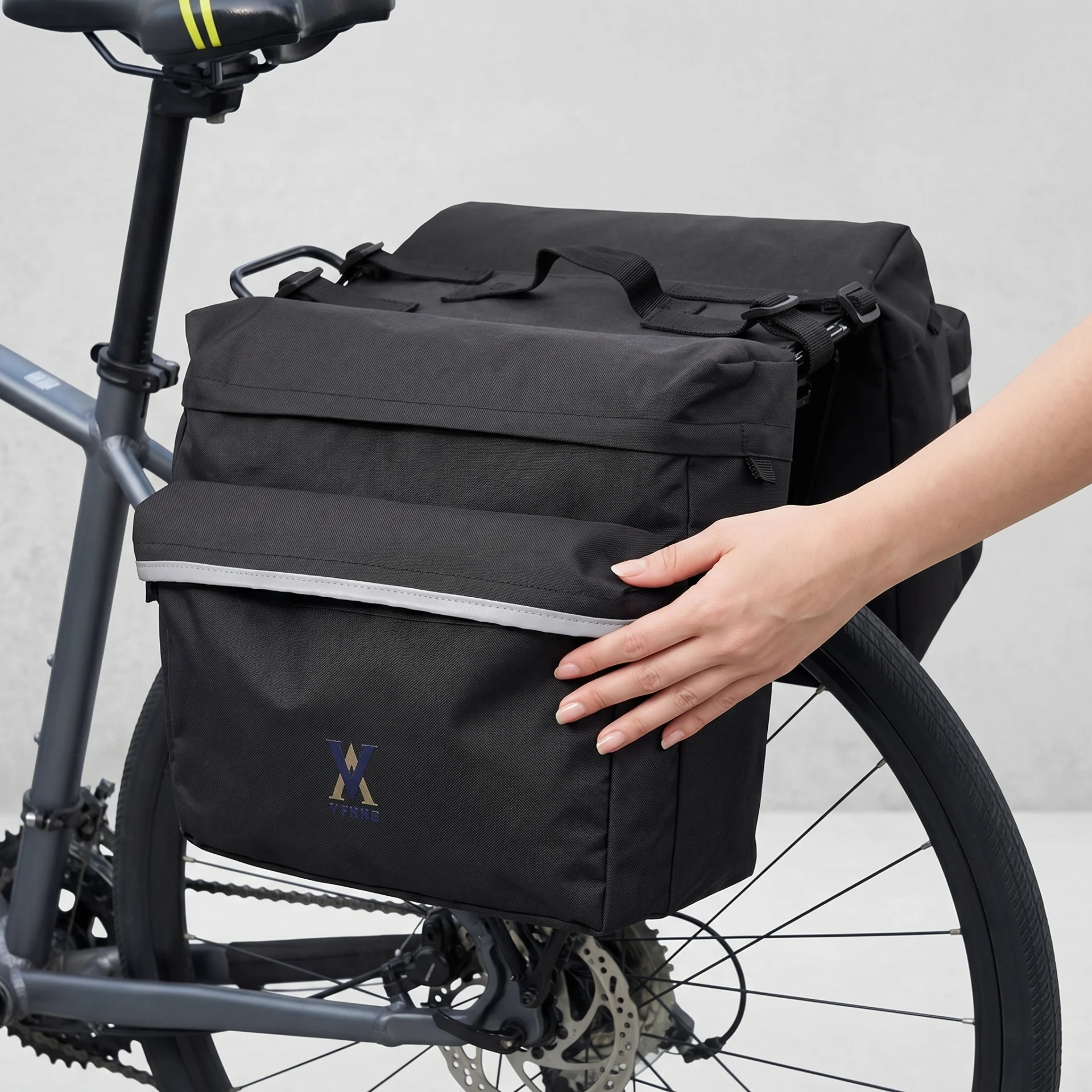 Sacoche Vélo 30L Imperméable VUUDH Réfléchissante Noir